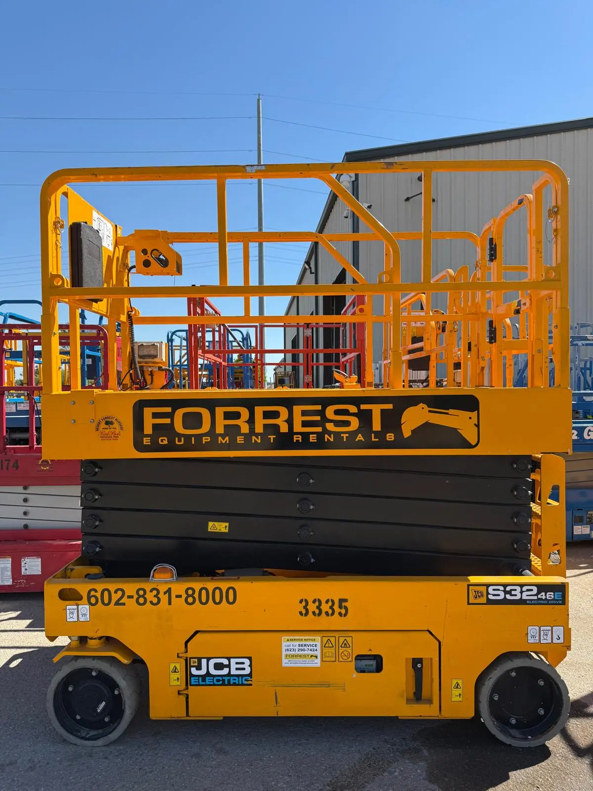 Rough Terrain Scissor Lift – 32 ft Platform Height