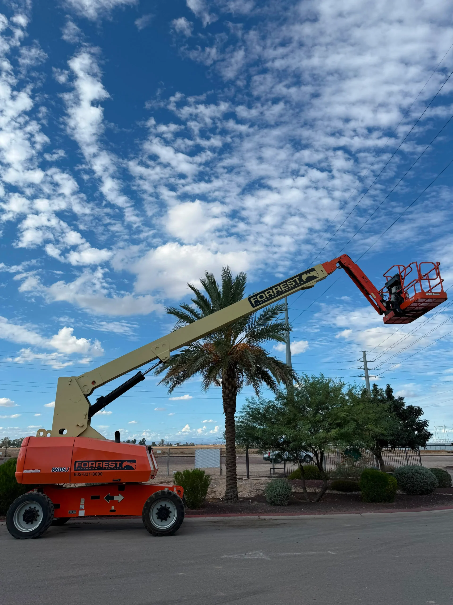 JLG/Genie Sinoboom Telescopic Boom Lift – 86′ Platform Height